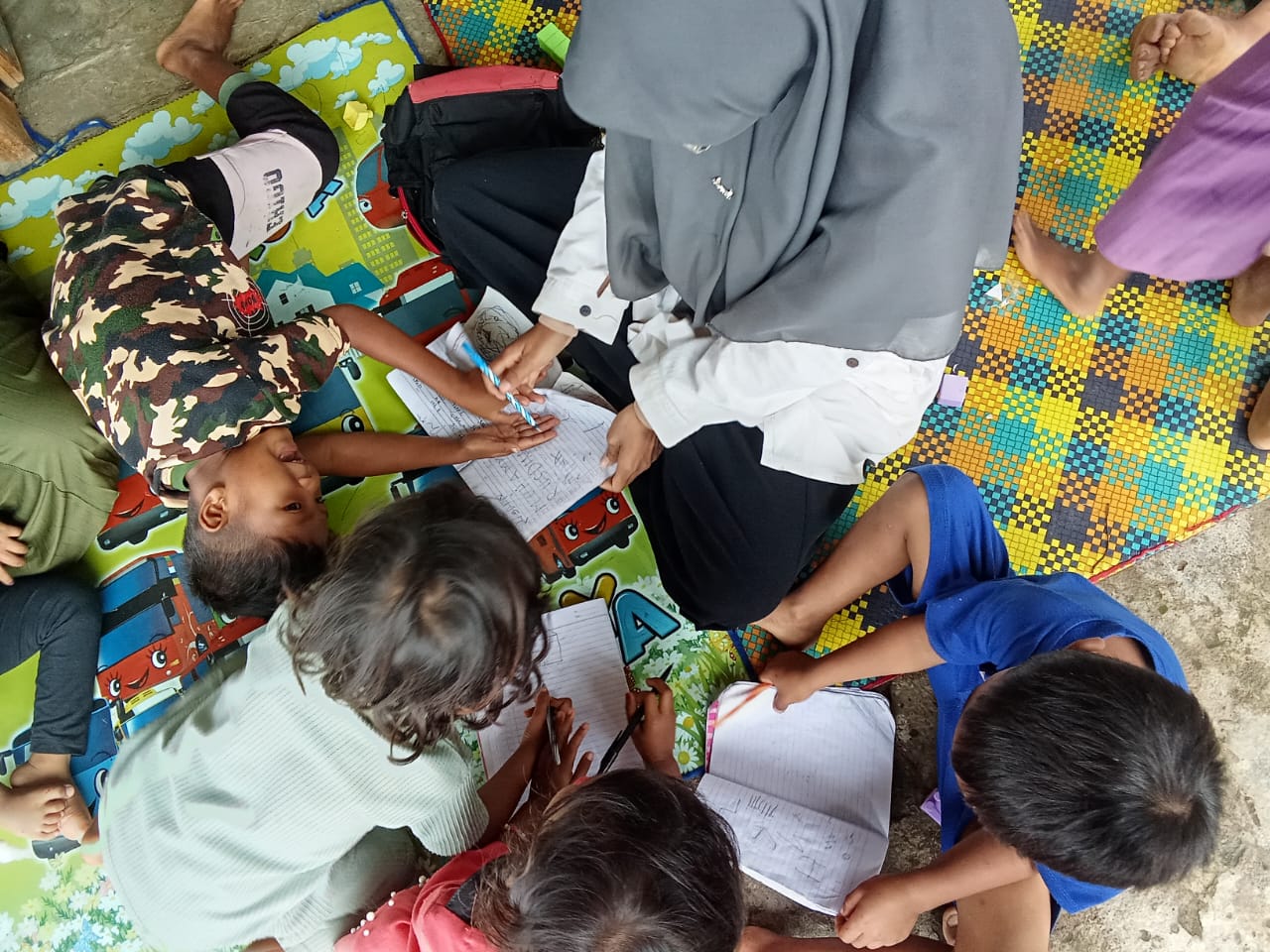 Menulis Hurud A-C bersama grow class