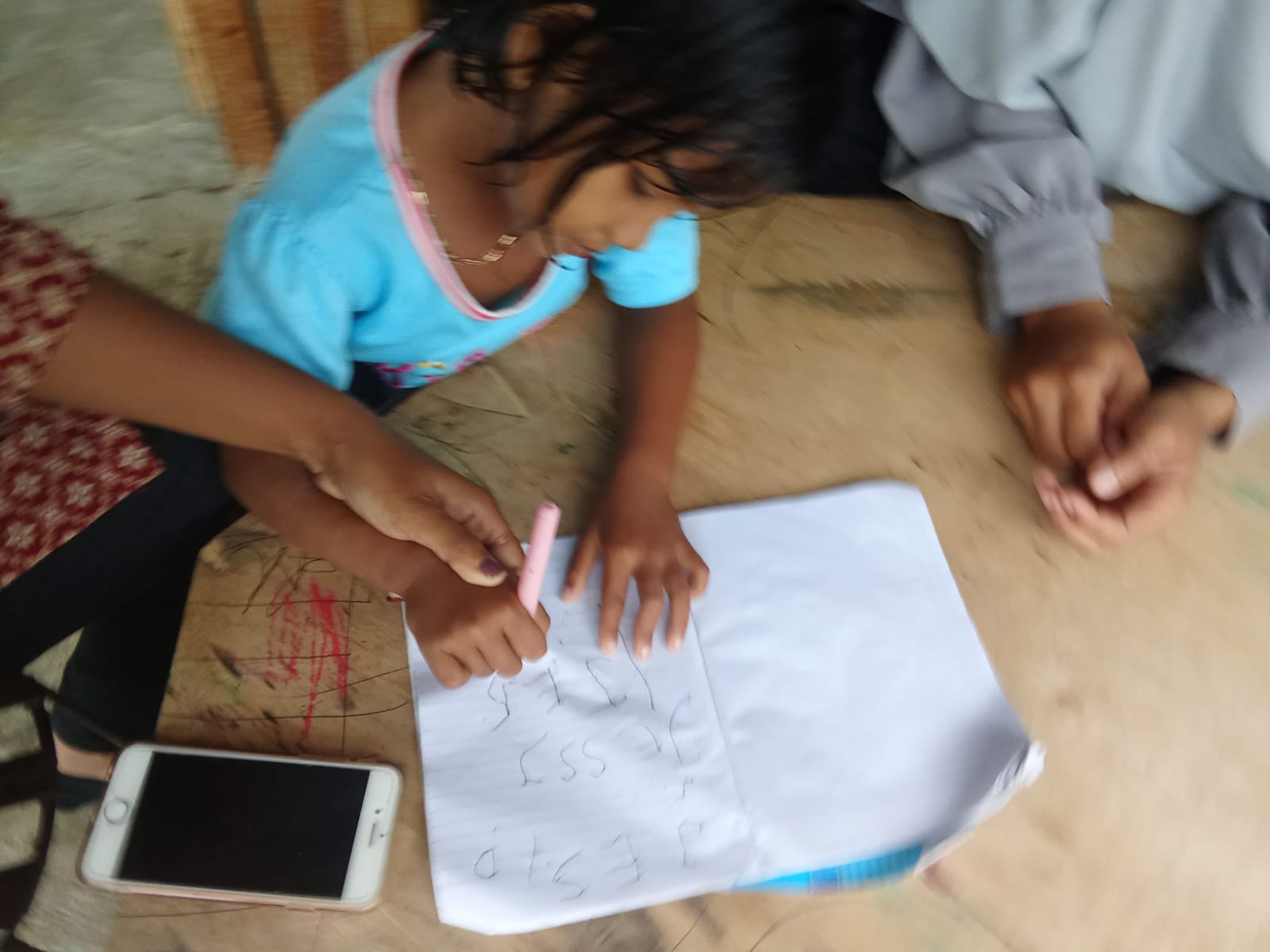 Menulis huruf bersama Jessy