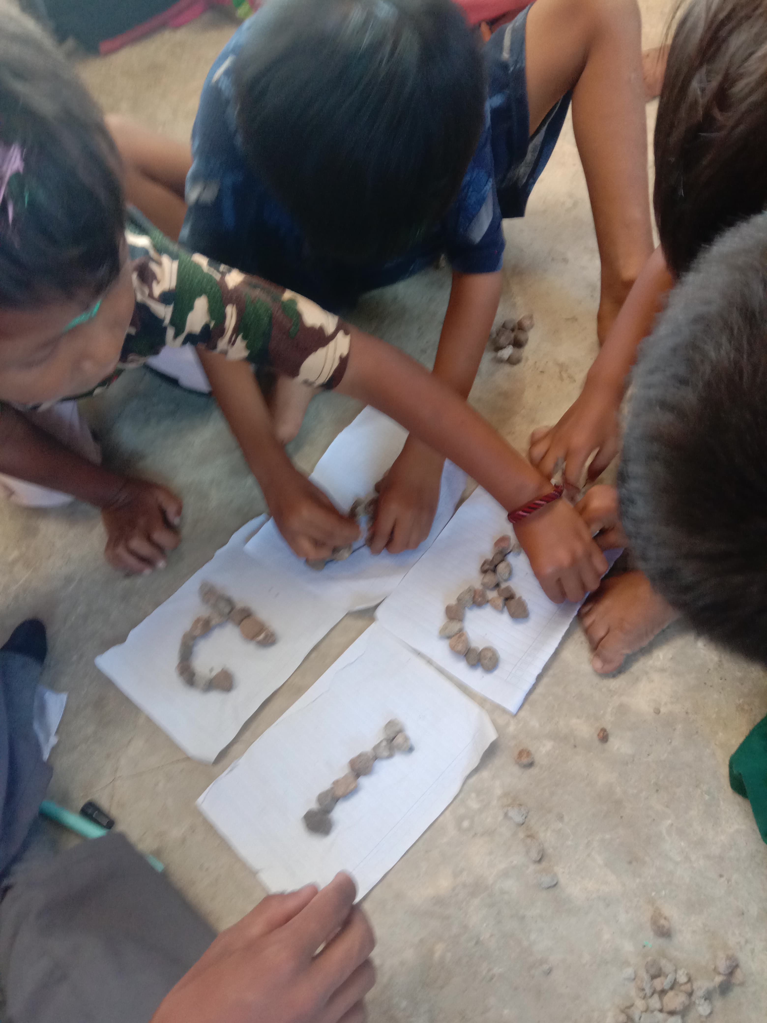 Menghasilkan karya seni